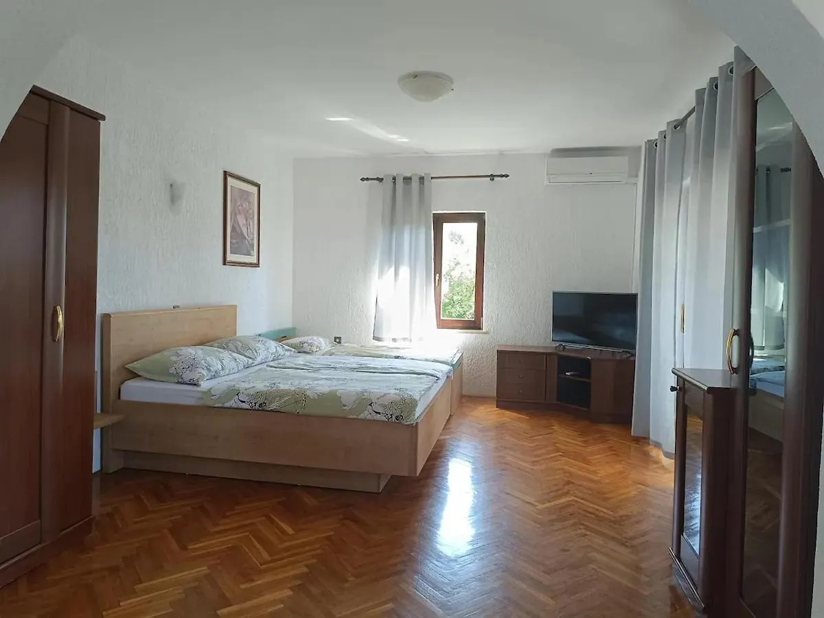 Apartment Maro And Studio Nora Malinska
