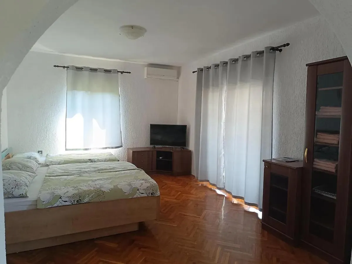 Apartment Maro And Studio Nora Malinska