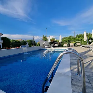 Apartmán Lea With Pool, Malinska